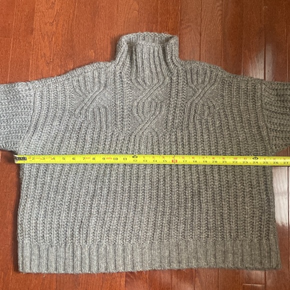 Aerie Chunky Knit Gray Cropped Sweater - Picture 8 of 12